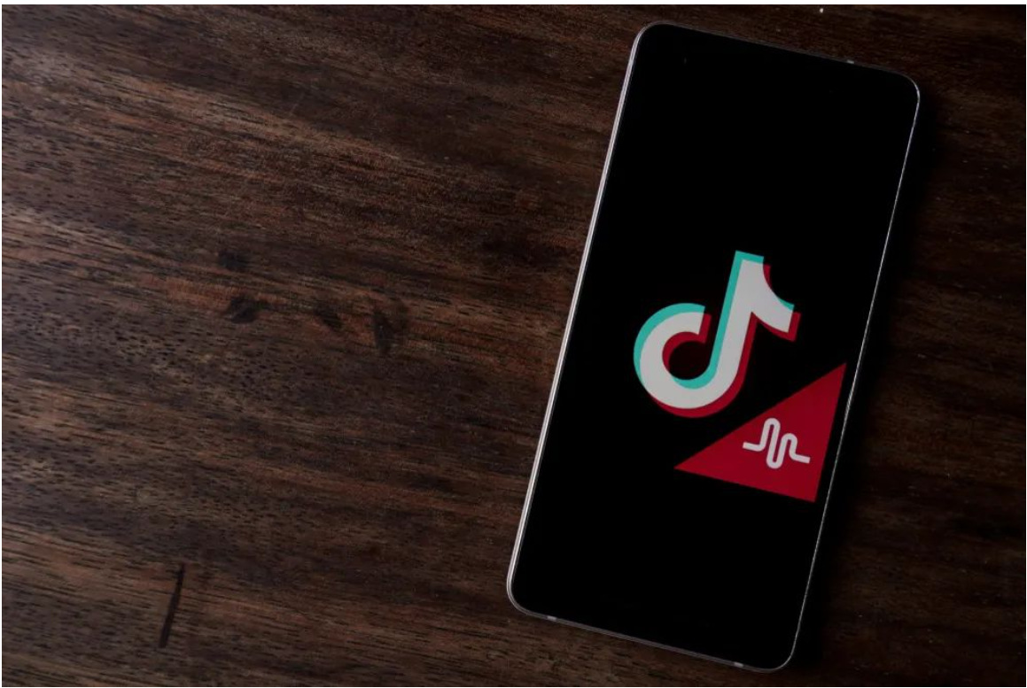 Amerykańscy kongresmani żądają od ByteDance sprzedaży TikTok w ciągu 165 dni W ciągu pierwszych sześciu tygodni tego roku sprzedaż iPhone'ów w Chinach spadła o 24% rok do roku.